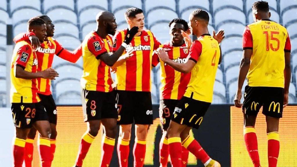 关于转会期意甲焦点战；巴黎圣日耳曼队长鼓劲；球迷炸锅；轮换策略成焦点的信息