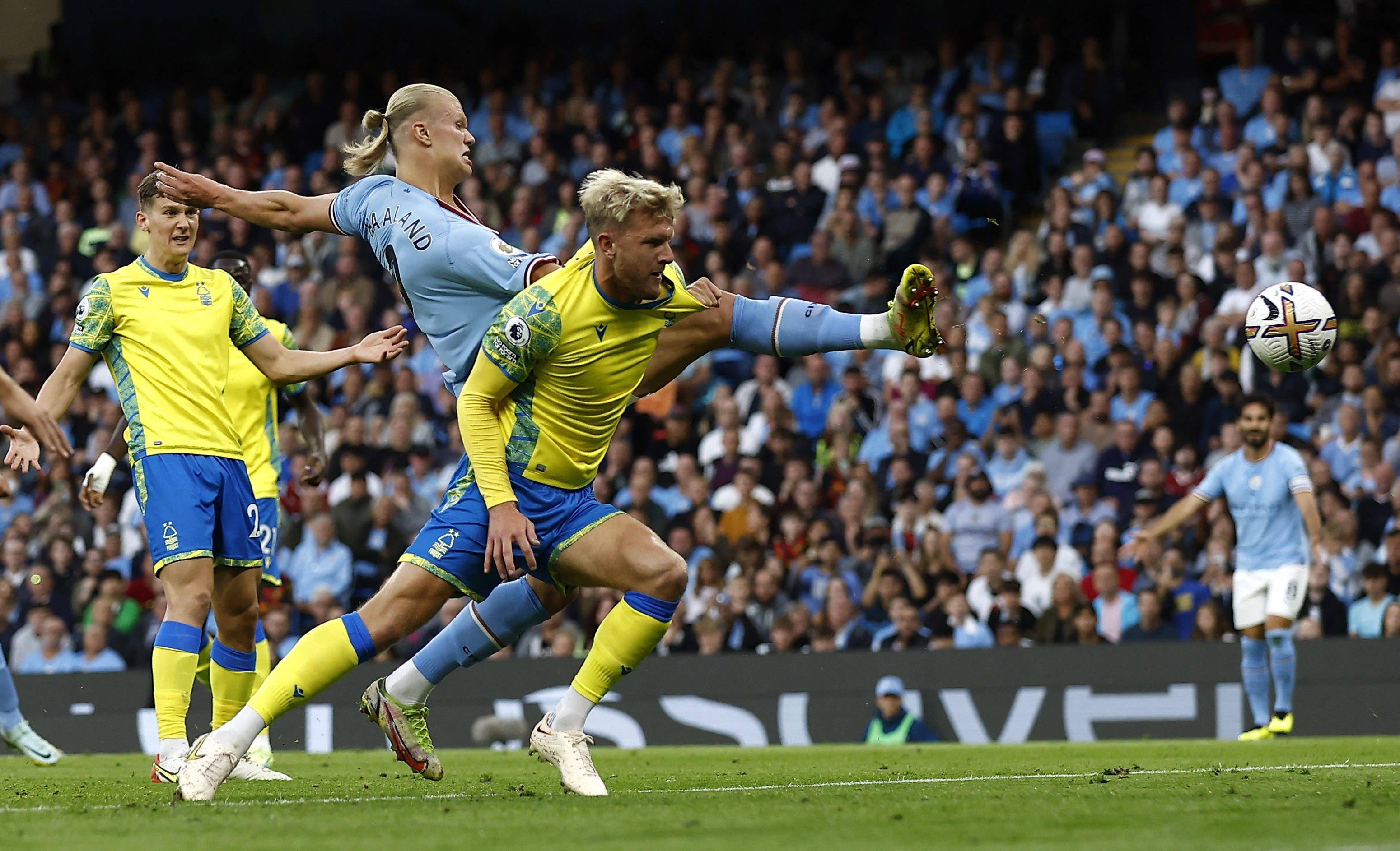 关于赛地聚焦——英超转会期热度飙升，切尔西官宣签约，压力陡增，身体对抗强度拉满的信息