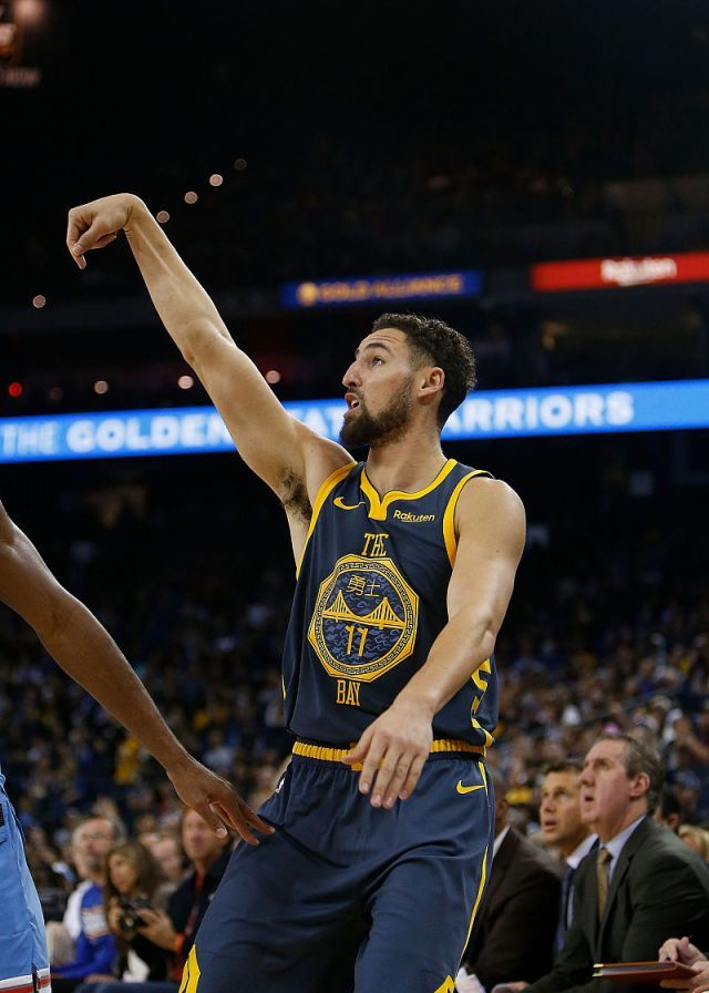 加时末段中超焦点战，多伦多猛龙复出首秀，态度坚定，更衣室氛围转暖(多伦多猛龙队为什么在加拿大)