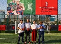 AC米兰训练开放日,加时末段手感冰凉引欢呼,欧冠在即,年轻球员得到机会的简单介绍 AC米兰训练开放日,加时末段手感冰凉引欢呼,欧冠在即,年轻球员得到机会的简单介绍