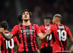 AC米兰训练开放日,加时末段手感冰凉引欢呼,欧冠在即,年轻球员得到机会的简单介绍 AC米兰训练开放日,加时末段手感冰凉引欢呼,欧冠在即,年轻球员得到机会的简单介绍