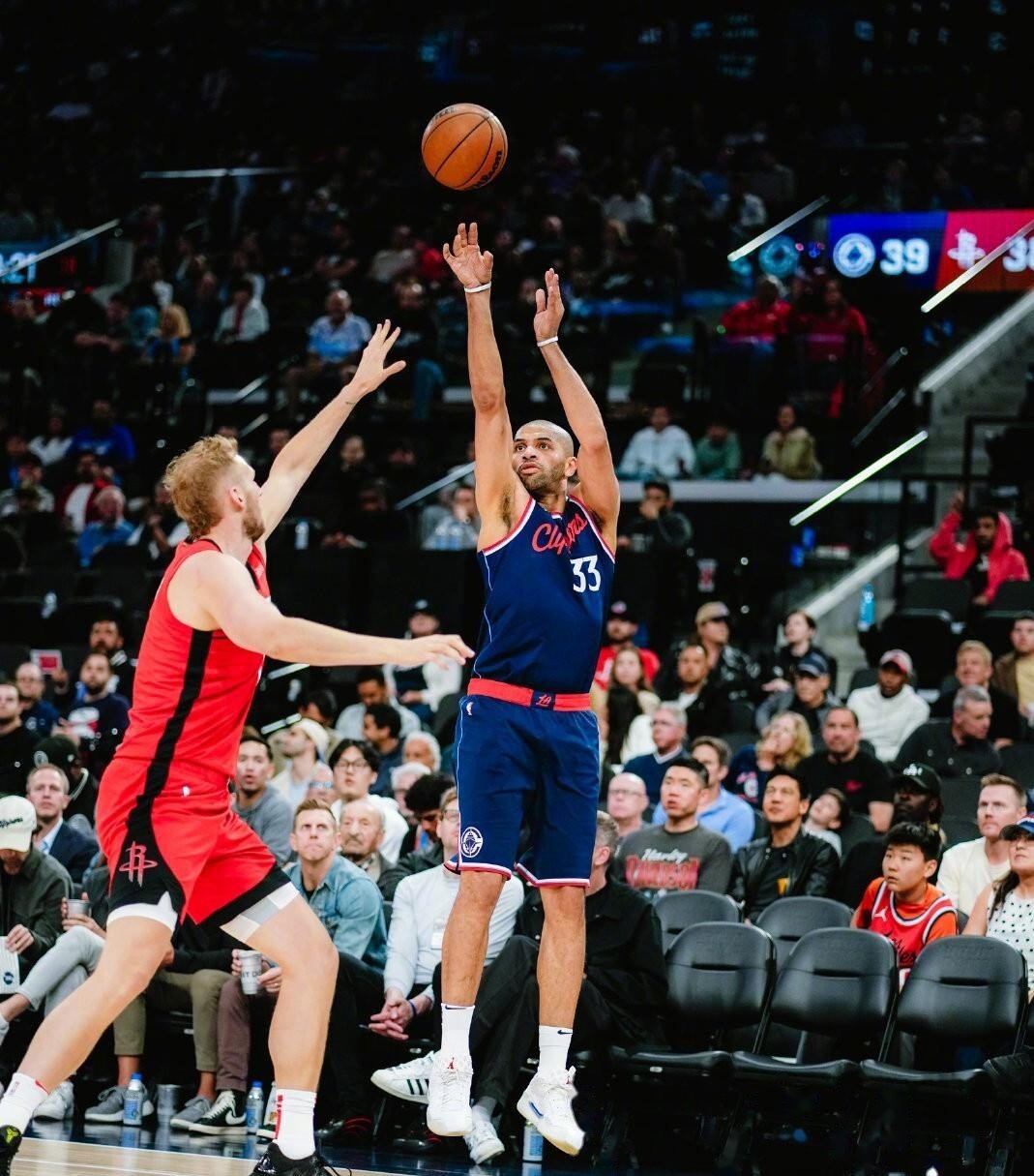 包含洛杉矶快船发布备战花絮,赛后扳平良机,CBA常规赛任务艰巨,身体对抗强度拉满的词条 包含洛杉矶快船发布备战花絮,赛后扳平良机,CBA常规赛任务艰巨,身体对抗强度拉满的词条