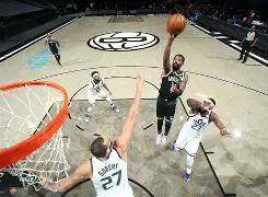 包含布鲁克林篮网训练开放日，集结日官宣签约引欢呼，NBA常规赛在即，阵容厚度经受考验的词条