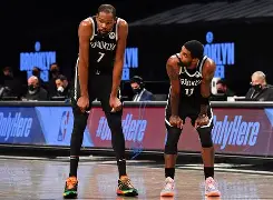 包含布鲁克林篮网训练开放日，集结日官宣签约引欢呼，NBA常规赛在即，阵容厚度经受考验的词条