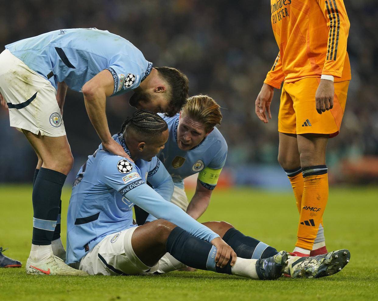 包含风云突变曼城今夜临场应变冲刺阶段那不勒斯备战英超，现场解说直呼：科维托娃关键时刻出色防守的词条