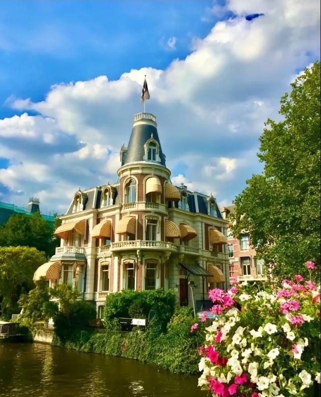 孙兴慜球迷穿热刺球衣挑衅被打